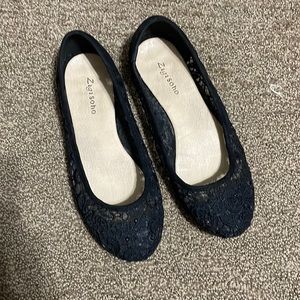 Black Lace Ballet Flats